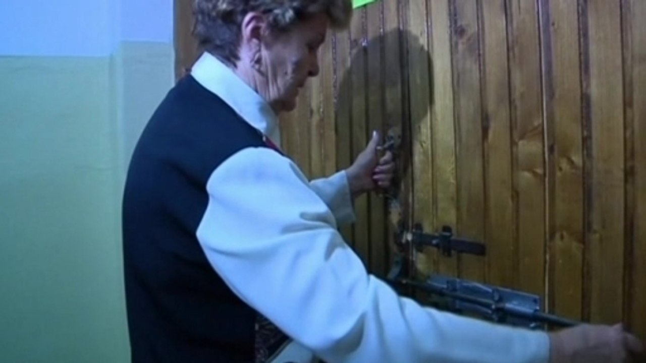 Polls close in Crimea