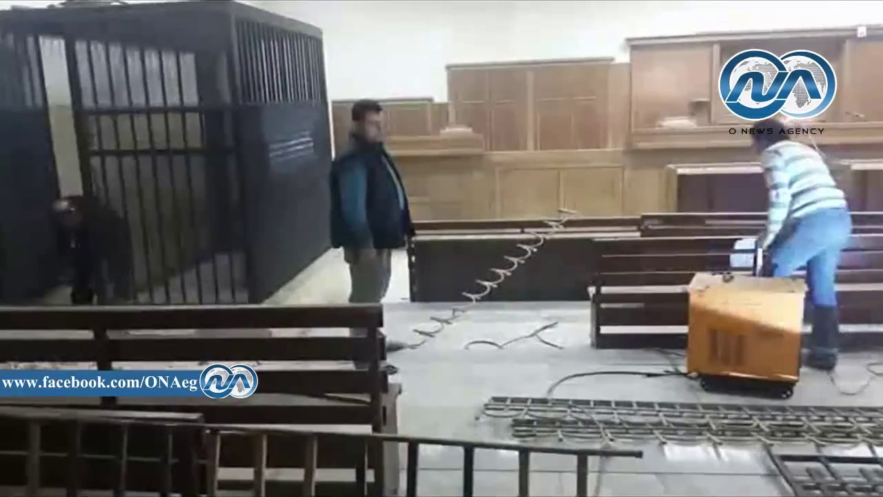 جنايات المنصورة تبدأ بتوسيع أقفاص محاكمة الاخوان المتهمين بذبح سائق التاكسي