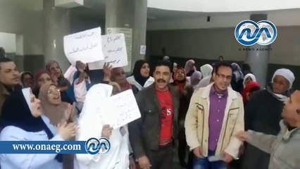 شاهد .. اضراب الاطباء والصيادلة بالاسماعيلية وهتافات ضد الادارة