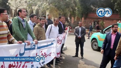 حملة الماجستير والدكتوراه لعام 2013 يهتفون"  قالوا ثورة و قالوا حرية و الحكومة هي هي "