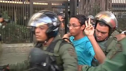Dozens arrested in Venezuela clashes -- eyewitnesses