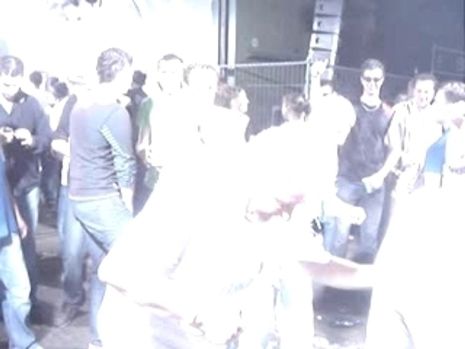 Q-base - Hakkende opa & oma