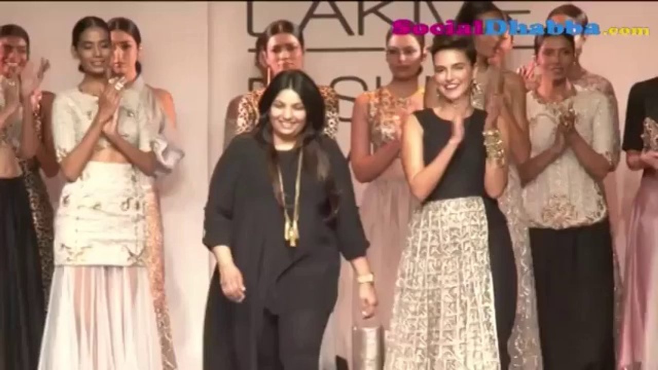 Neha Dhupia walks for Payal Singhal at LFW 2014