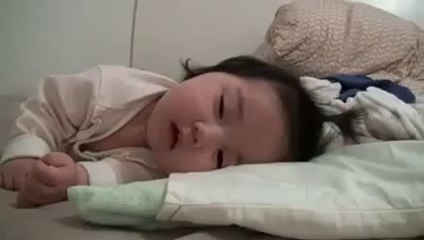 Sevimli Uykucu Bebek