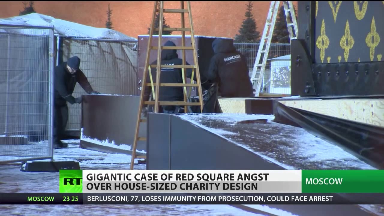 Lenin Vuitton: Giant trunk ousted from Red Square over public outrage
