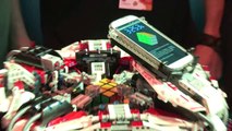 Un robot de Lego y un Galaxy S4 baten el récord Guinness del cubo de Rubik