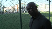 Brésil: Lilian Thuram dans une favela de Rio pour parler racisme