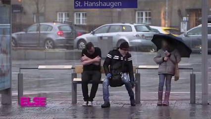 Norveç'te Üşüyen Adama İnsanların Verdiği Tepki