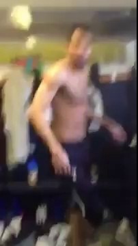 Sempre nello spogliatoio del Tottenham. Sandro ci mostra il fallimento della Specie umana