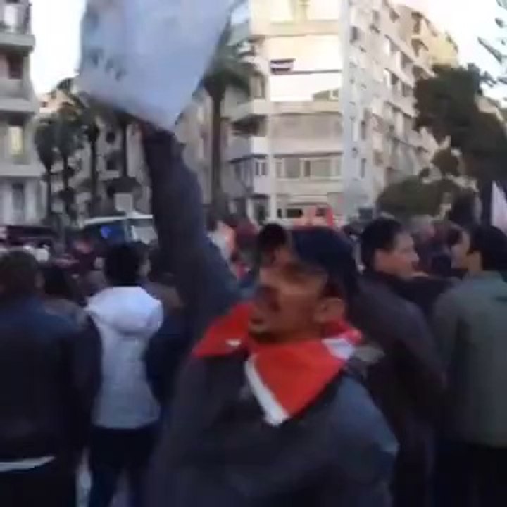 İzmirlilere Ortalık Orospususunuz Diyen Akpli Vatandaş