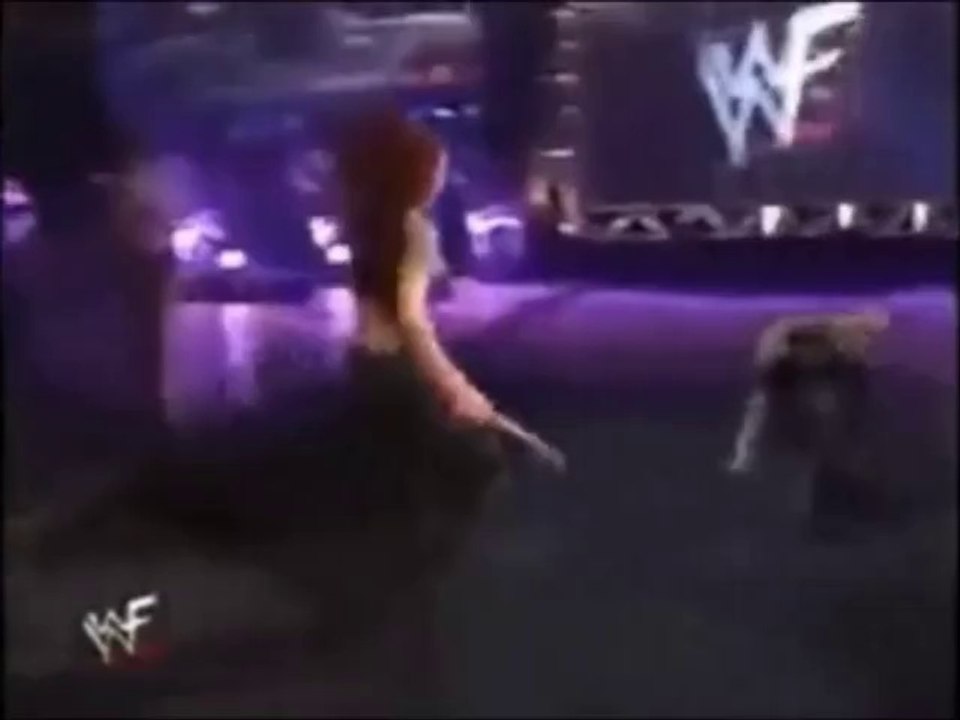 Lita attacks Trish (Fully Loaded)