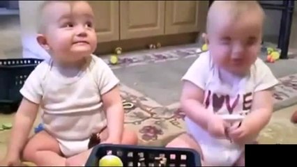 Hapşırık Taklidi Yapan Sevimli İkizler