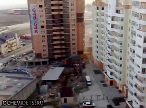 Terrible crane crash... Too much wind and FAIL