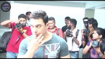 Aamir Khan celebrates his 49th BIRTHDAY with fans!