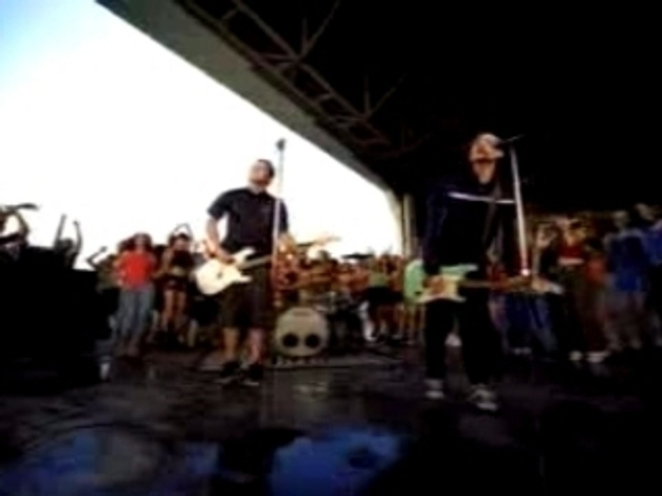 Blink 182 - All the Small Things (video)