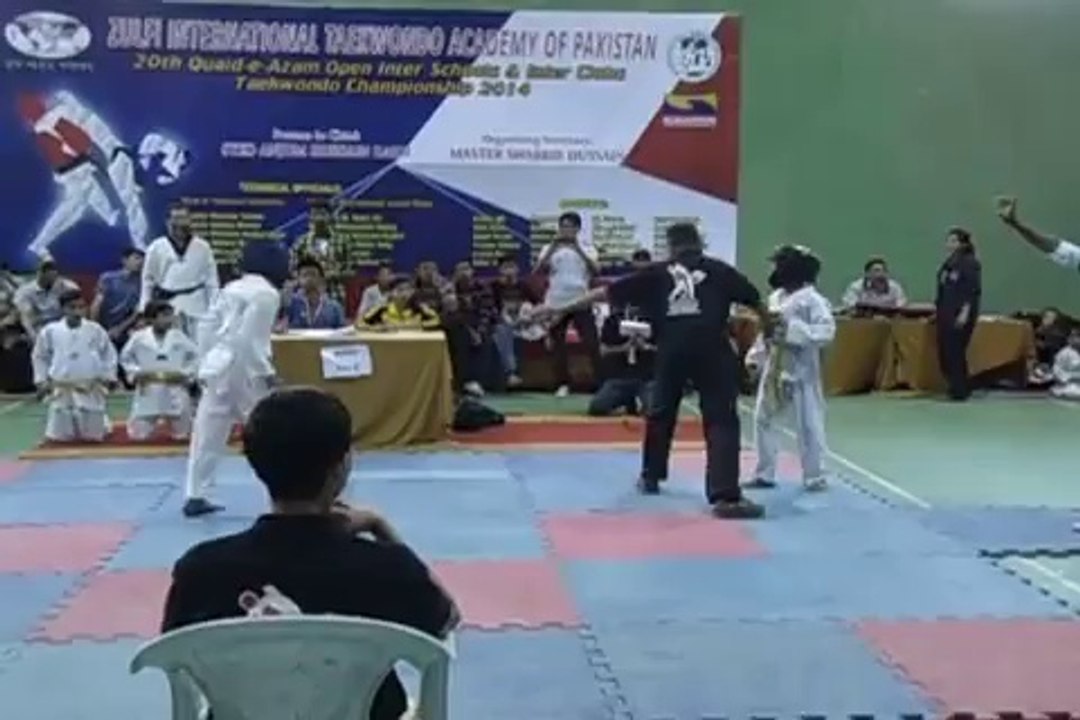 Fuzail_sparring_taekwondo_championship