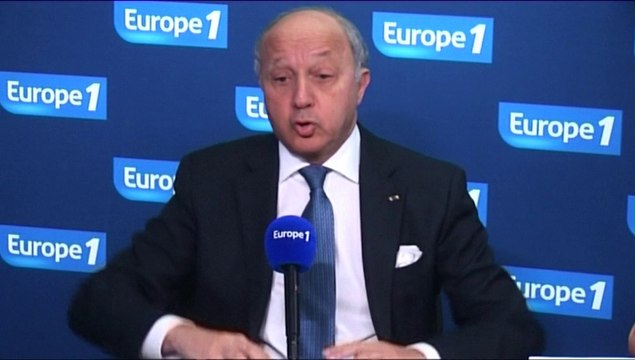Fabius évoque la suspension possible de navires militaires à la Russie