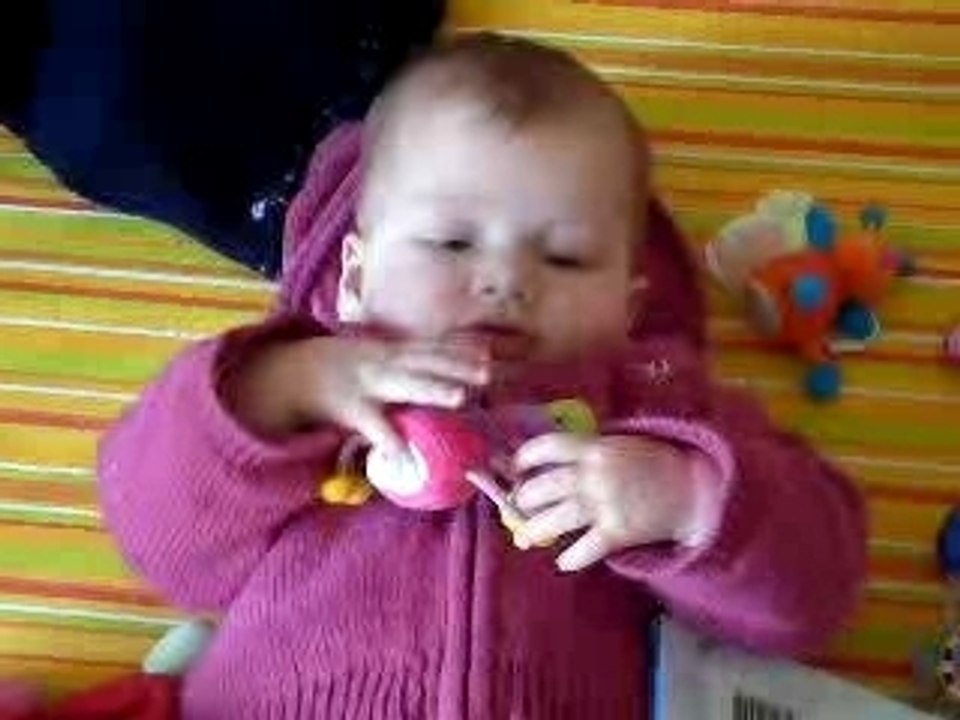 Angèle et sa bouteille