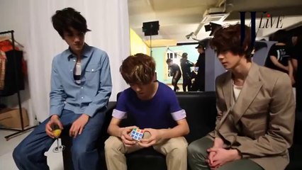 LU HAN solving an Rubik's Cube (Zeka Küpü)