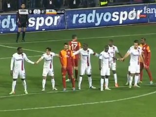 La "catena umana" che blocca il Galatasaray