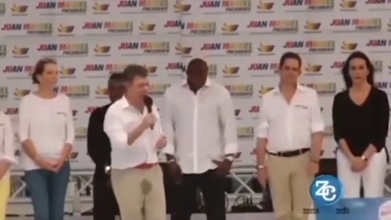 Juan Manuel Santos se fait pipi dessus