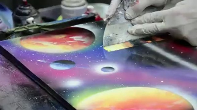 Incredible spray painter ! Completed the painting in...Must watch.