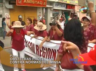 Obstetras de Piura marchan contra normas del MINSA