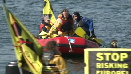 Membros do Greenpeace presos por invasão de usina nuclear