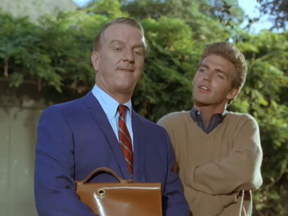 1x06 - A Hearse, A Hearse, My Kingdom For A Hearse