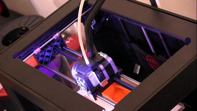 Imprimante 3D Makerbot Replicator V5 en vidéo : ce qui a changé