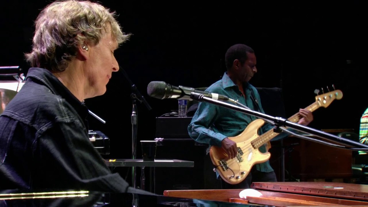 Eric Clapton and Steve Winwood - Live from Madison Square Garden