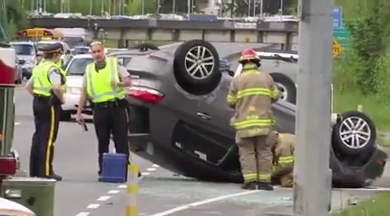 COQUITLAM CAR CRASH ROLL OVER ON LOUGHEED WHY & DEWDNEY TRUNK RDBY BCNEWSVIDEO[240P]
