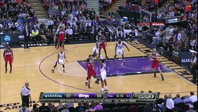 Trevor Ariza réussit un shoot improbable en fin de possession