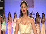 LFW: Nargis Fakhri heats up the ramp - IANS India Videos