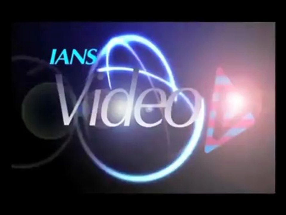 LFW: Kalki Koechlin sizzles in golden gown - IANS India Videos