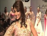 LFW: Ileana D'Cruz on ramp - IANS India Videos