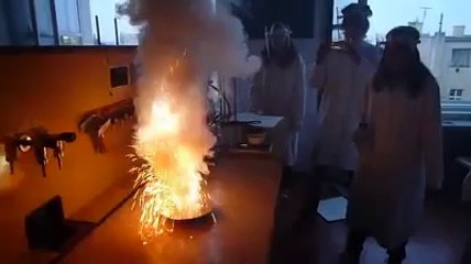 NH4NO3 + NH4Cl + I + Zn + H2O (INCENDIARIA)