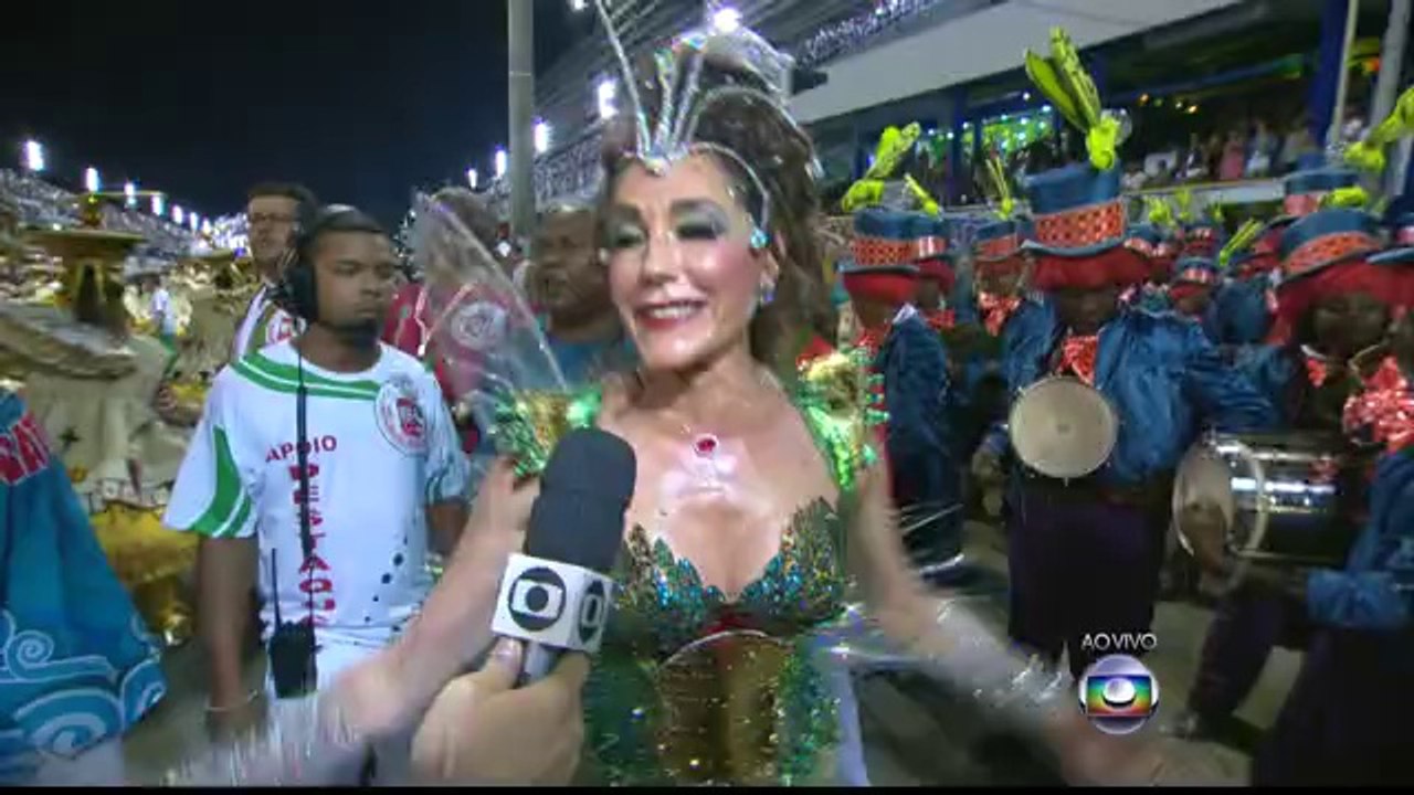 Christiane desfila pela primeira vez como Madrinha de Bateria da Grande Rio
