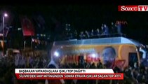 Erdoğan vatandaşlara ışıklı top attı