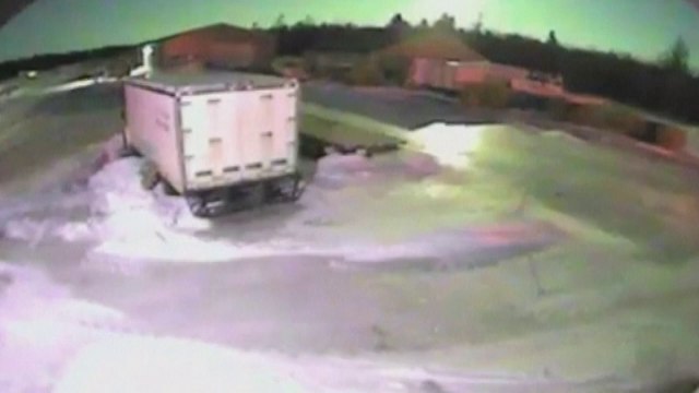 Giant 'fireball' meteorite illuminates Canada sky