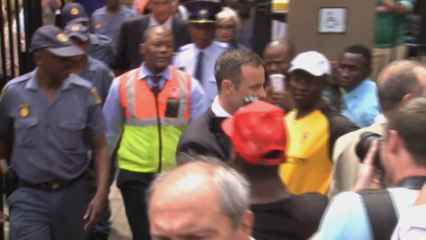 Pistorius was not wearing prosthetics