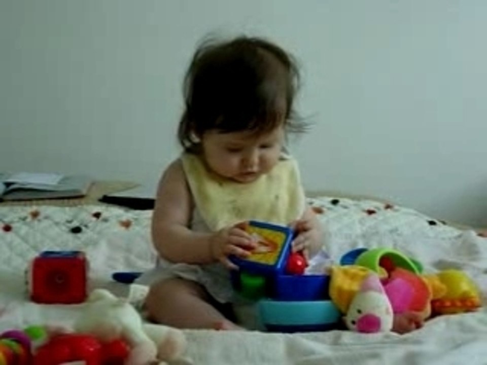 Clementine decouvre ses jouets