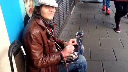Awesome Street Guitarist!! Nelly Niel in Brighton, UK