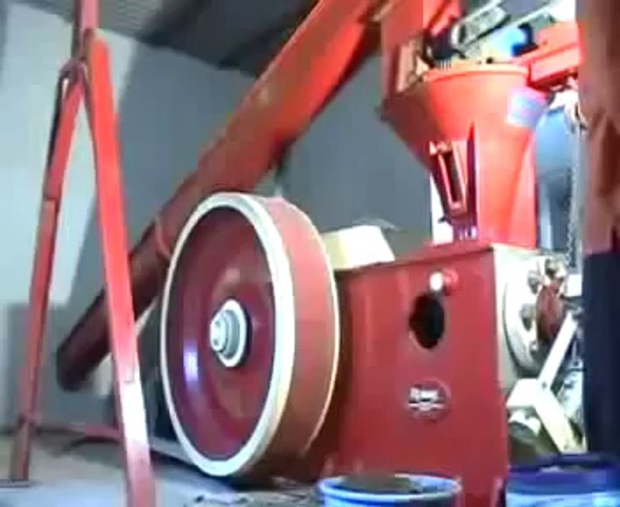 How to manufacture Briquetting Plant ?