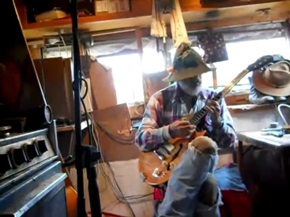 Oklahoma Cat_averre Guitar_Roland JC 120