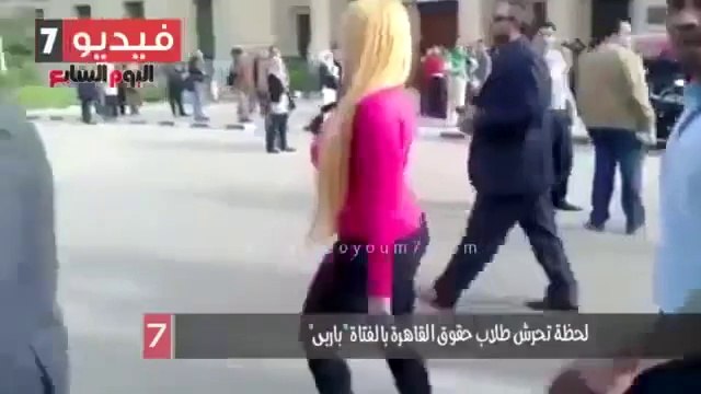 Kahire Üniversitesi'nde Toplu Tacize Uğrayan Sarışın Öğrenci