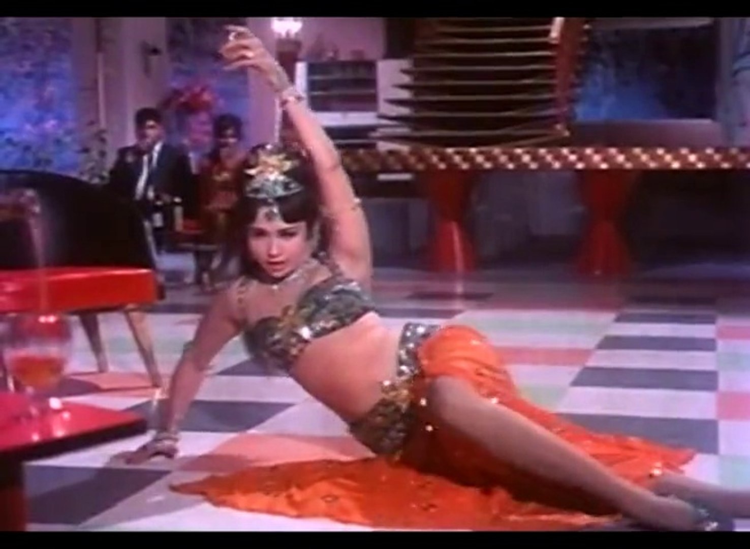 Tamil Nadigai Dancer Anuradha Sexy Video - Silar Kudippathu Pole - MGR, Lakshmi, Ashokan, Cho - Sangae Muzhangu - Tamil  Classic Song - video Dailymotion