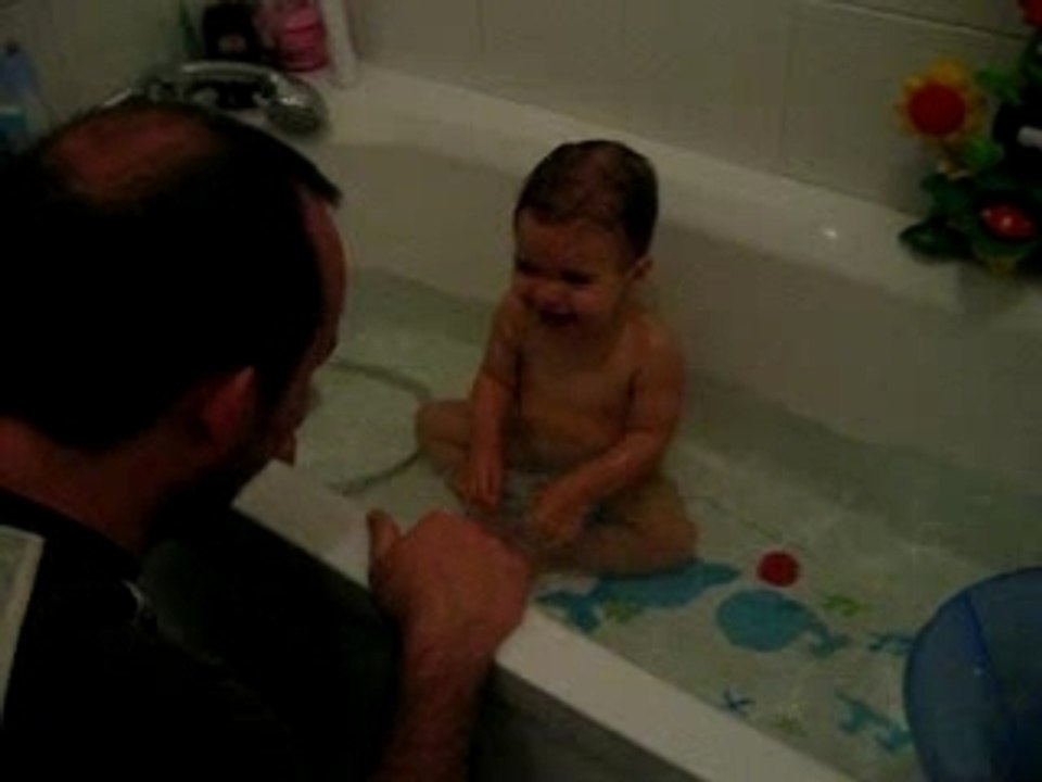 mylie dans le bain