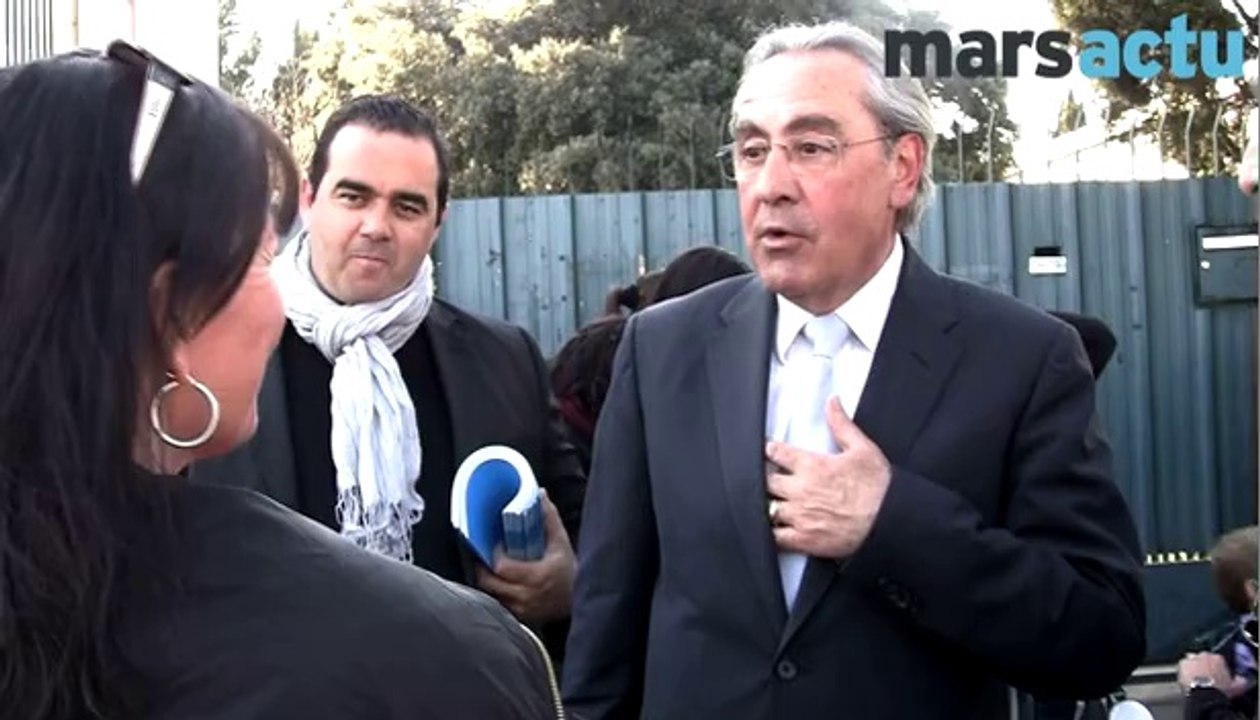 "Vous croyez que si je ne suis pas avec le maire c'est que je n'ai pas les yeux bleus ?"