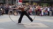 Un Virtuose dans les rues : performance magique de cet acrobate!